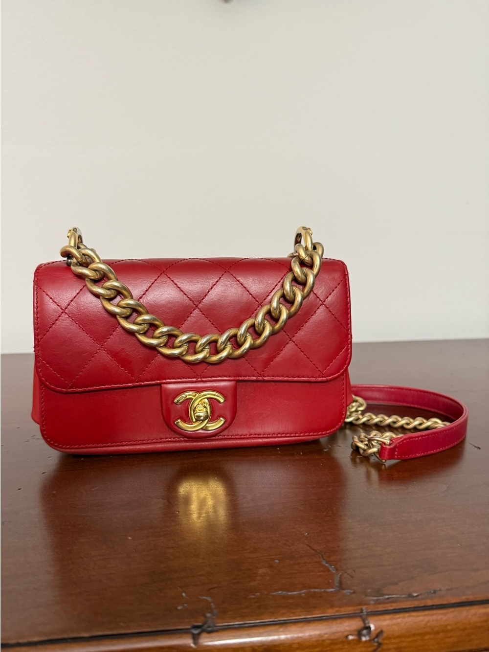 CHANEL Red Quilted Leather Shoulder Bag with Gold Chain